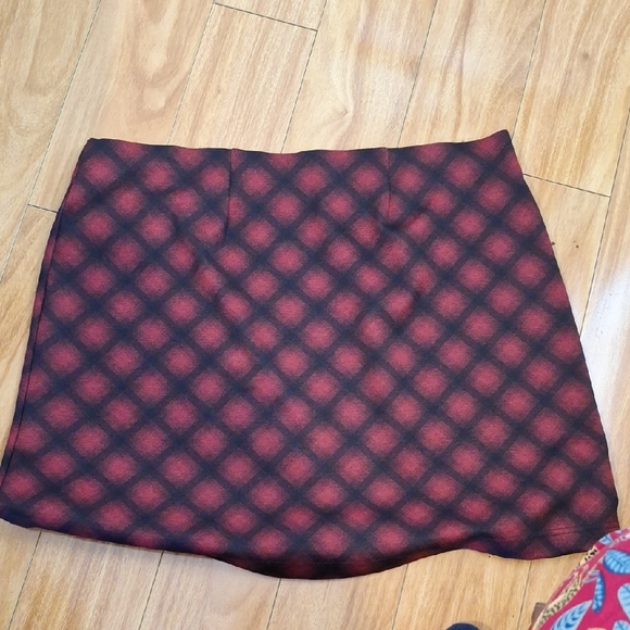 Red A-Line Mini Skirt for Casual Night Out - Picture 6 of 11